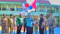 Bupati Meranti Resmikan Pemeriksaan Kesehatan Gratis untuk Pelajar dan Lepas Gerak Jalan Sehat