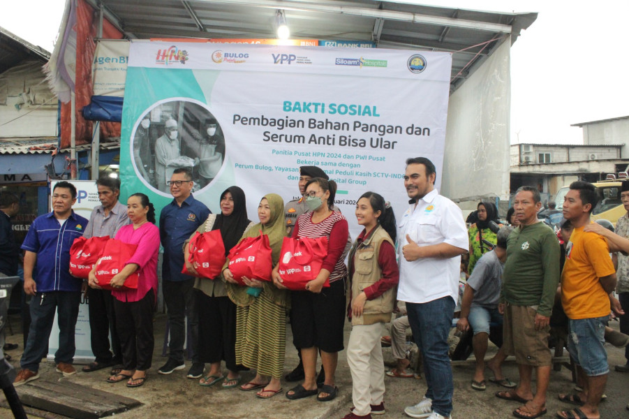 Peringati HPN 2024, PWI Pusat Salurkan Bantuan Bahan Pangan ke Nelayan Muara Angke