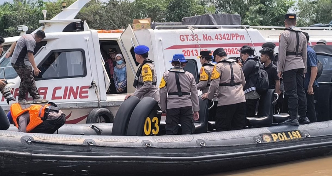 Patroli Angkutan Arus Balik Lebaran di Perairan Sungai Siak, Tim Ditpolairud Polda Riau Cegat Speedboat Naga Line