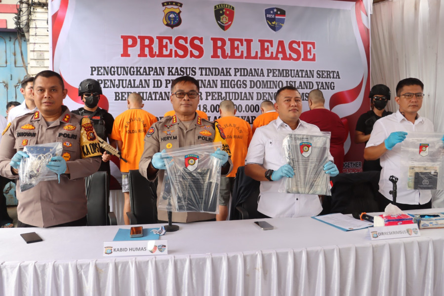 Ditreskrimsus Polda Riau Tetapkan Lima Tersangka Kasus Penjualan ID HDI Beromzet Rp18 Miliar di Dumai