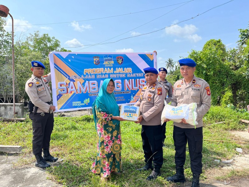 Jalankan Program JALUR, Satpolairud Polres Meranti Salurkan Bansos dan Layanan Kesehatan untuk Warga Pesisir