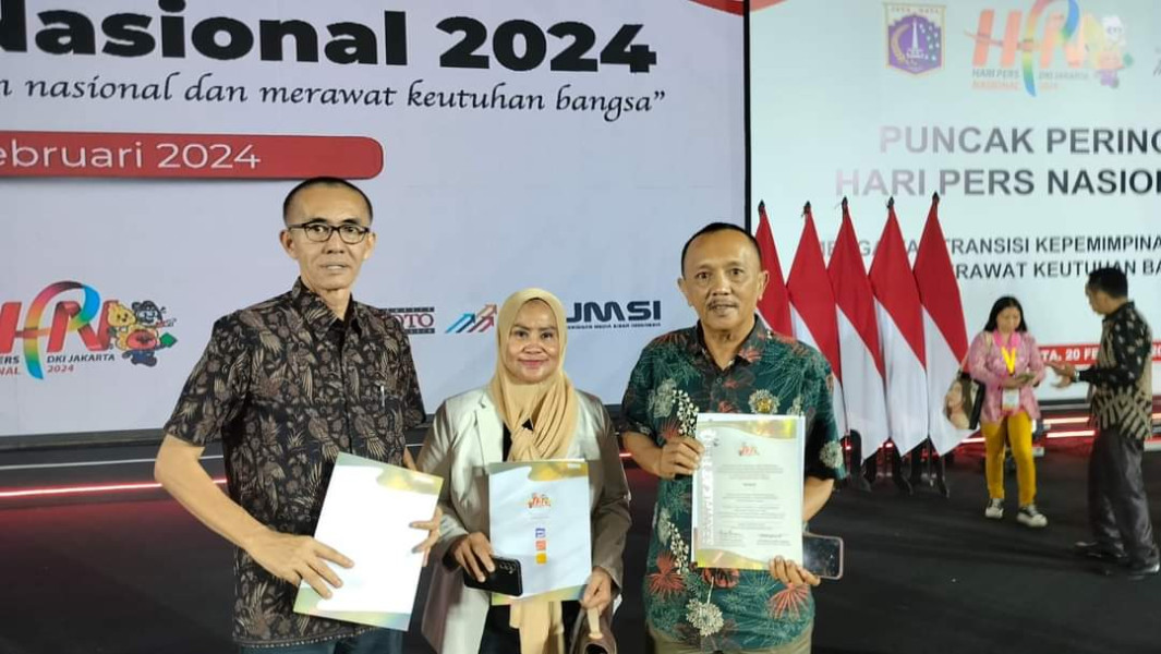 Tiga Wartawan Riau Terima Press Card Number One dari PWI Pusat