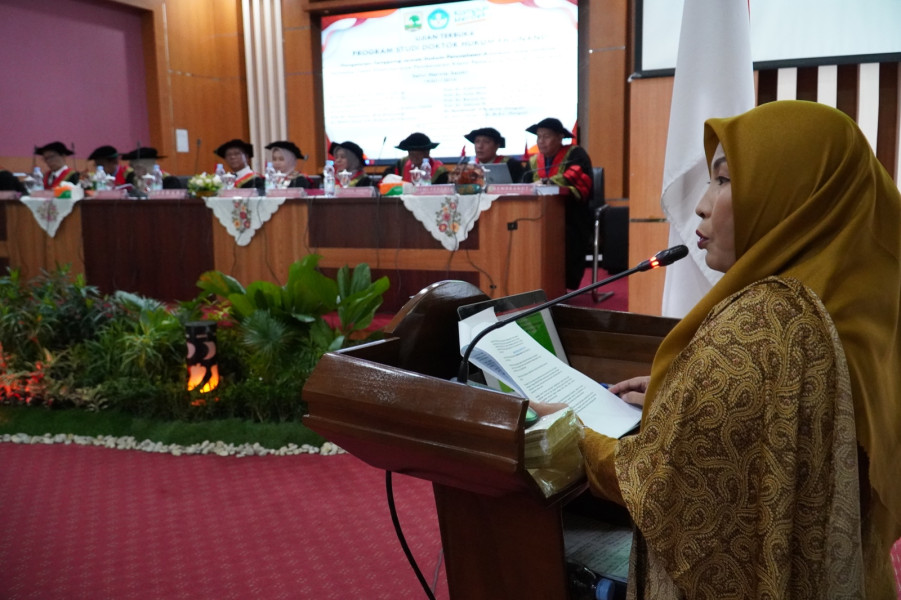 Lulus Sangat Memuaskan, Selvi Harvia Santri Doktor ke-212 UIR