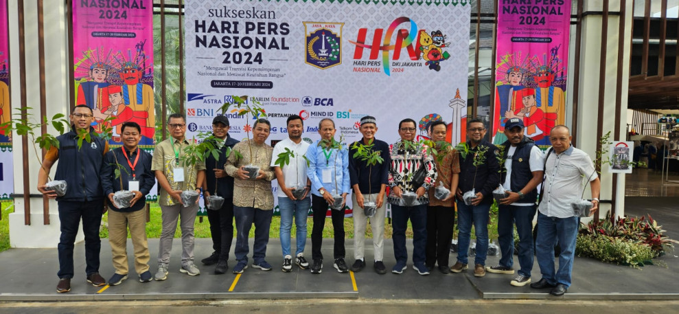 PWI Pusat Serahkan 10.000 Bibit Pohon ke Ancol