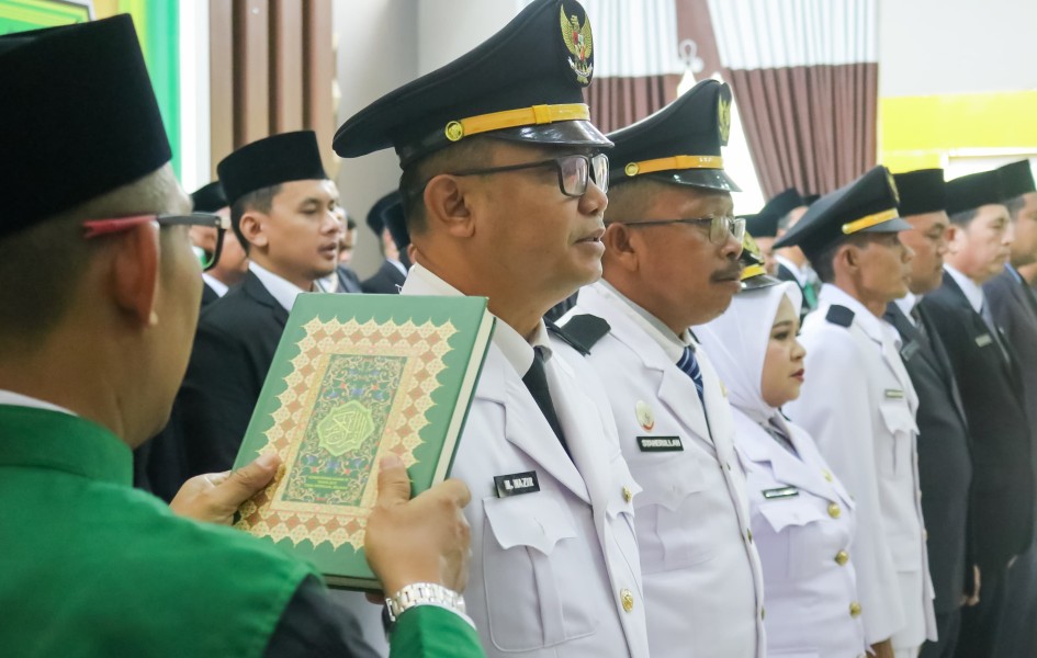 Wabup Muzamil Lantik Pejabat Lingkungan Pemkab Meranti
