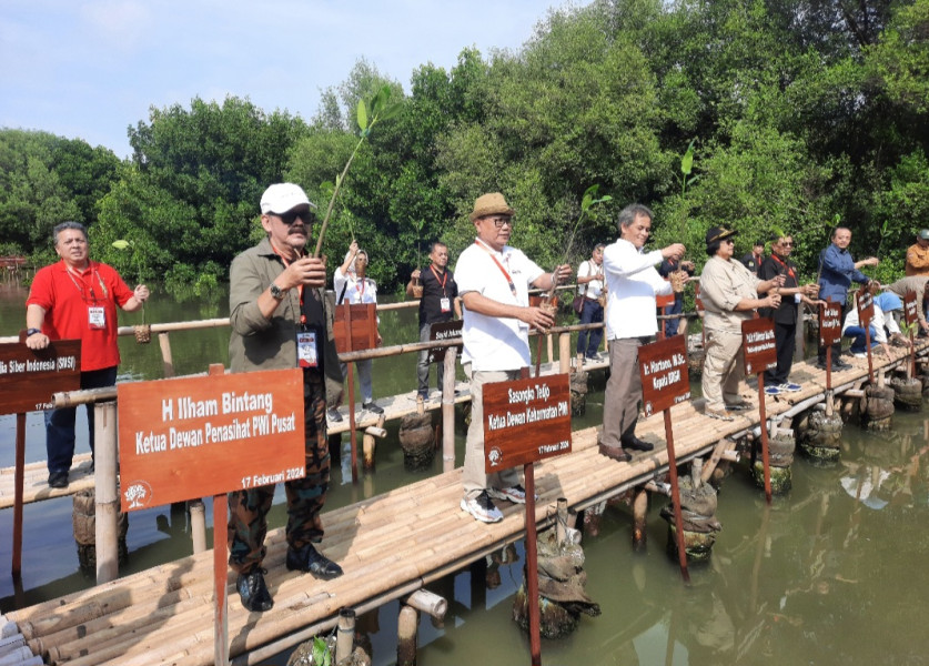 Menteri LHK Siti Nurbaya Apresiasi PWI Tanam 50 Ribu Bibit Mangrove di TWA Muara Angke